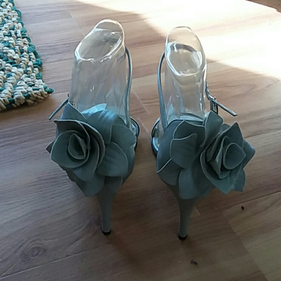 Sandals w heel - Picture 1 of 4